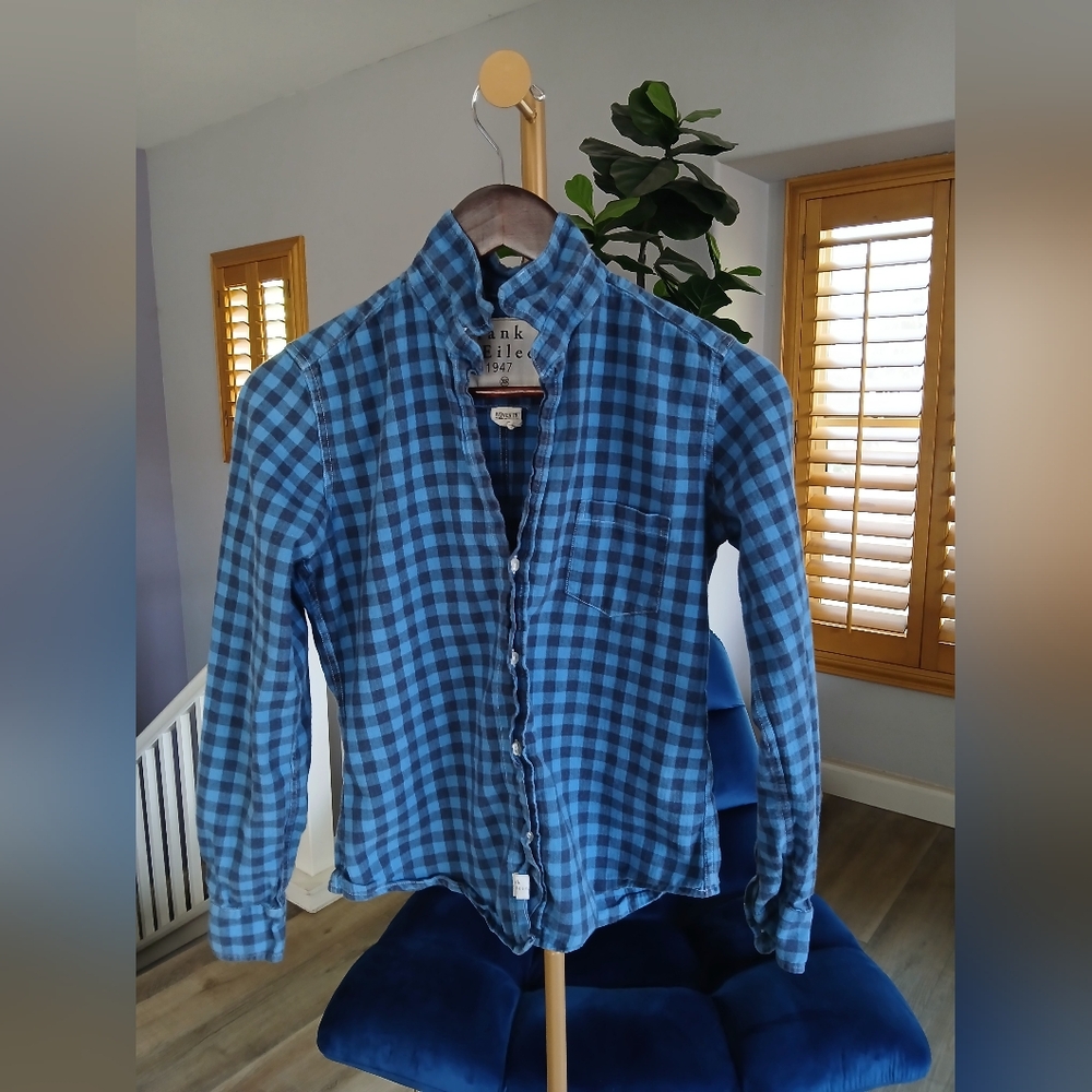 Frank & Eileen Women's Woven in Italy "Barry" Button Up Shirt in Blue Check. XS
